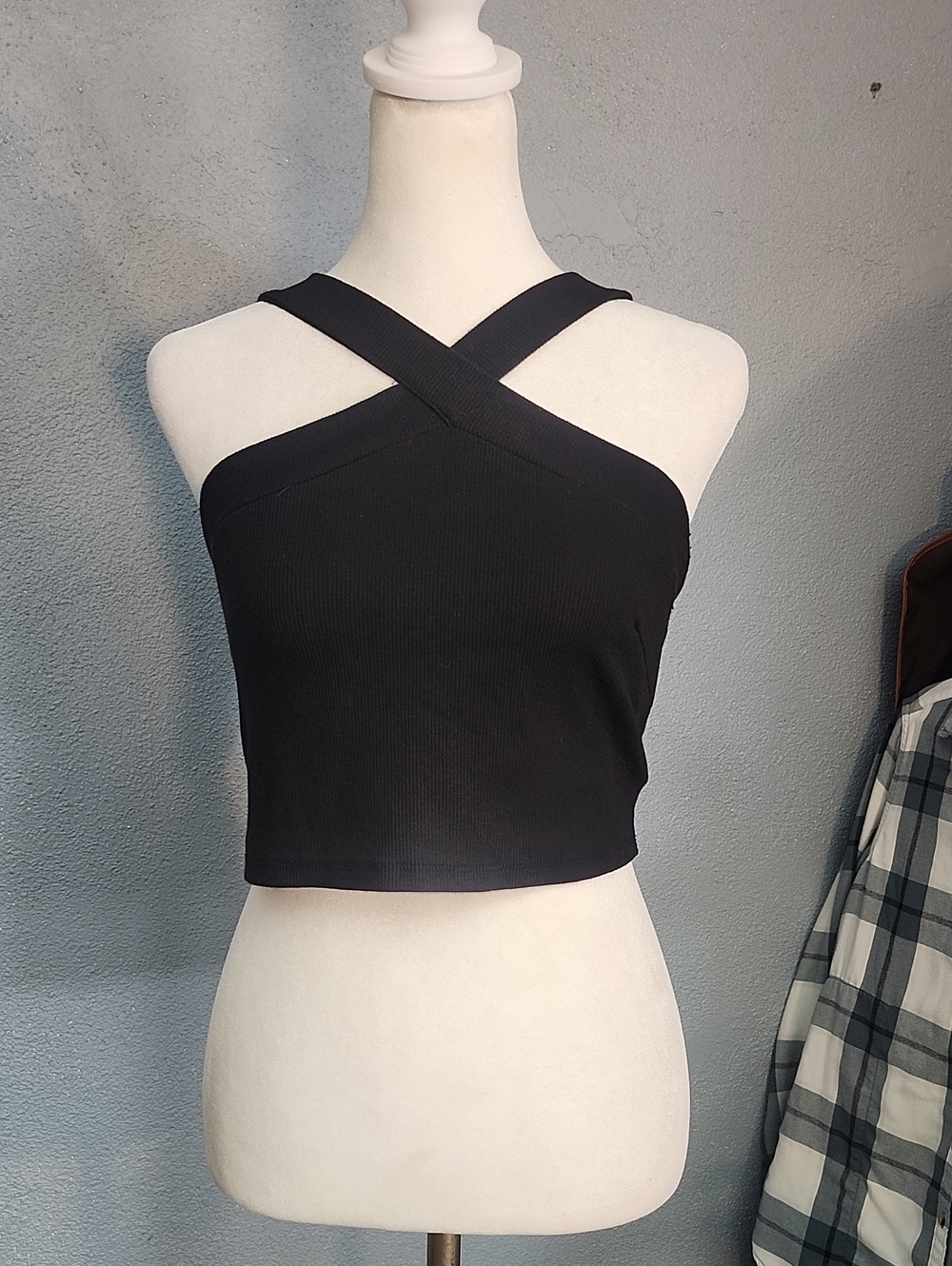 SHEIN Black Ribbed Cross-Strap Crop Top